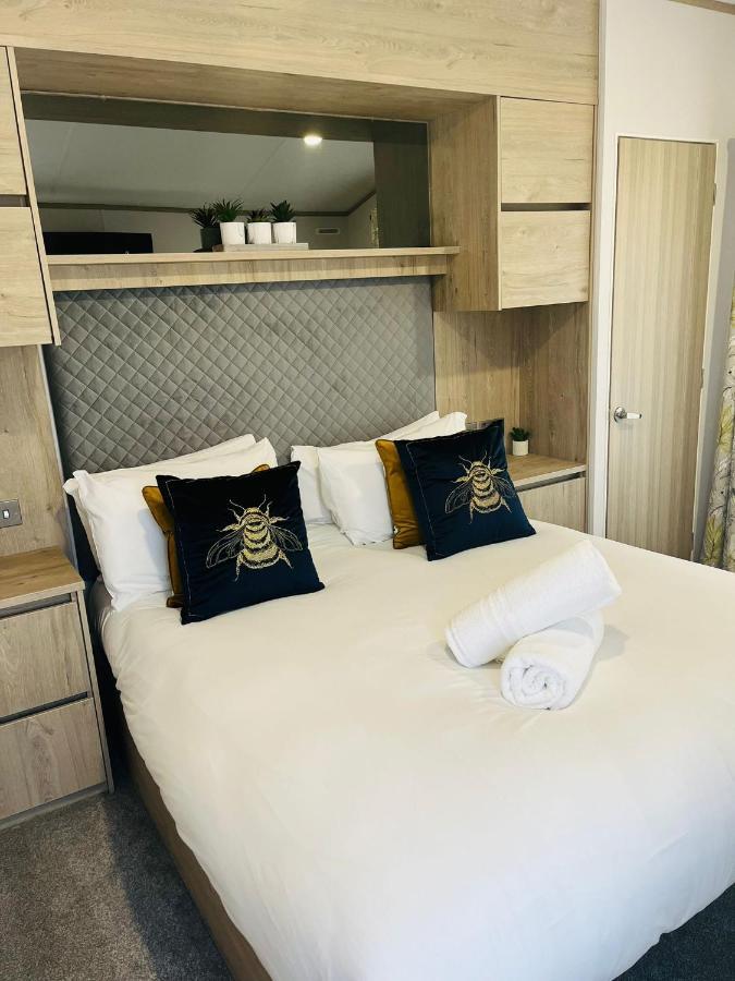 Honey Bee Lodge With Hot Tub York Zewnętrze zdjęcie